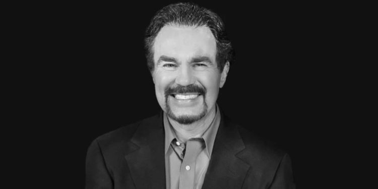 Predicador antivacunas Marcus Lamb muere de Covid-19