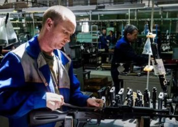 Maduro acabará el hambre con los “Kalashnikov” rusos