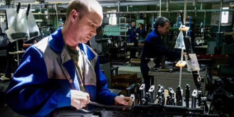 Maduro acabará el hambre con los “Kalashnikov” rusos