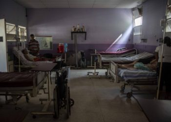 Denuncian que régimen venezolano no ha tomado precauciones por la variante ómicron