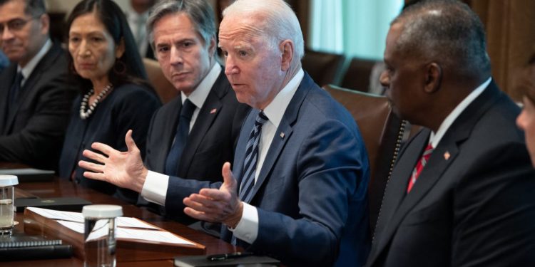 Administración Biden frente a dos dilemas morales internos