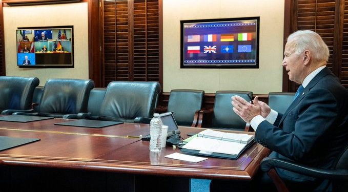 Biden amenaza con sancionar personalmente a Putin si invade Ucrania