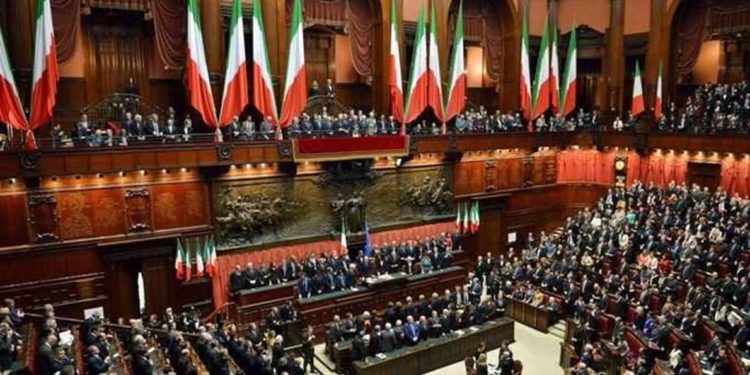 Elecciones de Italia: Lejos el humo blanco