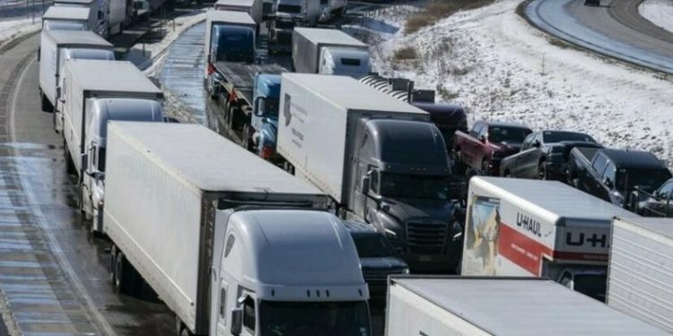 Huelga de camioneros canadienses paraliza comercio con Estados Unidos