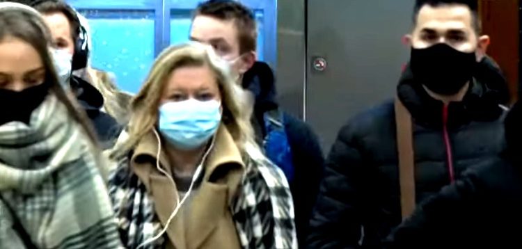 A diferencia de EEUU, en Europa los líderes están bajando el Covid de la lista de prioridades