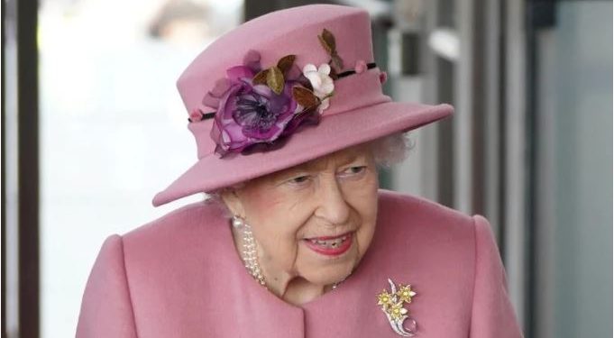 La reina Isabel II da positivo por Covid-19