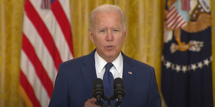 El presidente Biden recomendó a los estadounidenses en Ucrania, no quedarse en esa nación.