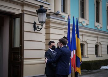 Macron cree haber convencido a Zelenski