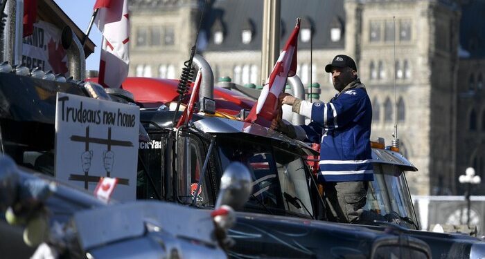 Ottawa se mantiene paralizada