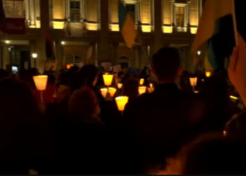 Miles de personas se manifiestan en las calles de Roma