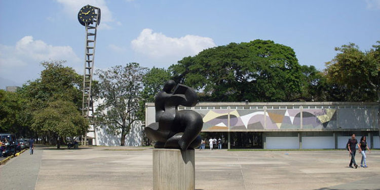 La Universidad Central de Venezuela, Patrimonio Mundial de la UNESCO, se ahoga por falta de recursos.