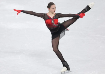 Aunque cansada Kamila Valíeva, la esquiadora rusa, participó en JJOO