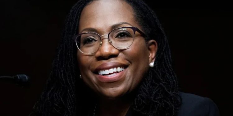 Biden postula a Kentaji Jackson como candidata a la Corte Suprema