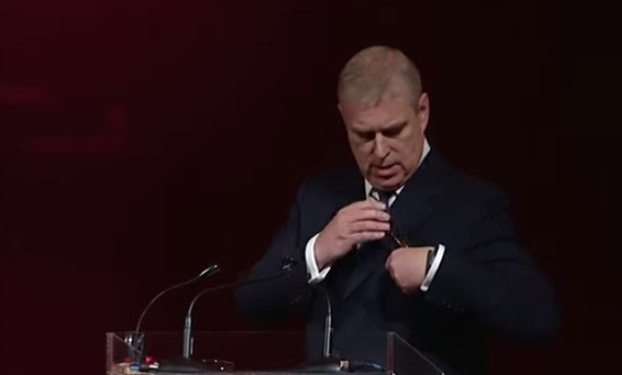 Príncipe Andrés firma acuerdo con la mujer que lo demandó por abuso sexual