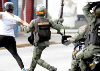 La represión es característica en los regímenes autoritarios.