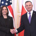 La vicepresidenta de EEUU, Kamala Harris, y el presidente polaco, Andrzej Duda, durante una conferencia de prensa.