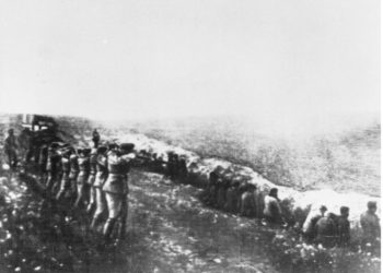 Bombardeada televisión de Kiev y el monumento al Babi Yar