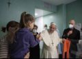 El Papa visita a niños enfermos de Ucrania hospitalizados en el Bambino Gesú