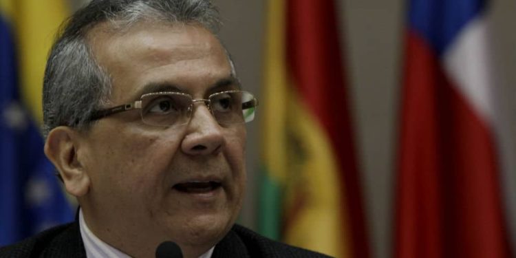 Economista Rodrigo Cabezas invita a luchar por la descentralización en Venezuela