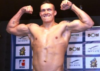 Campeón mundial de boxeo empuña las armas para defender Ucrania