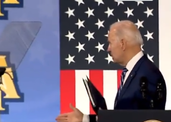Imagen viral activa especulaciones y preocupaciones: ¿A quién saluda Biden?