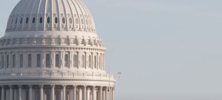 Evacúan el Capitolio en Washington por falsa alarma provocada por un grupo de paracaidistas