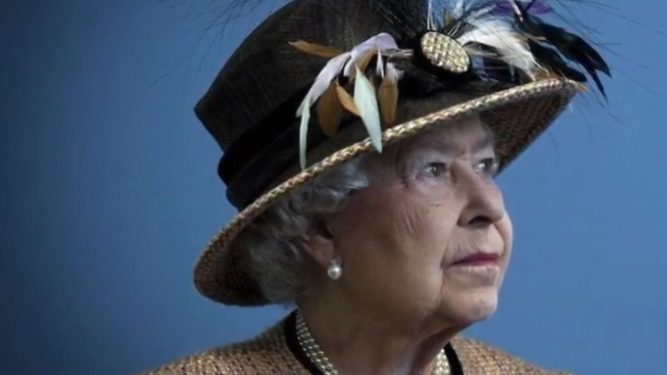 La Reina Isabel II no asistirá a la tradicional misa del Jueves Santo