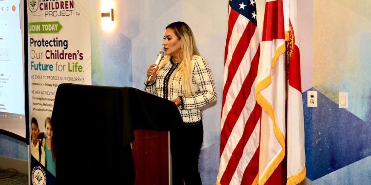 Sophia Lacayo lidera donaciones en campaña para comisión del Distrito 12