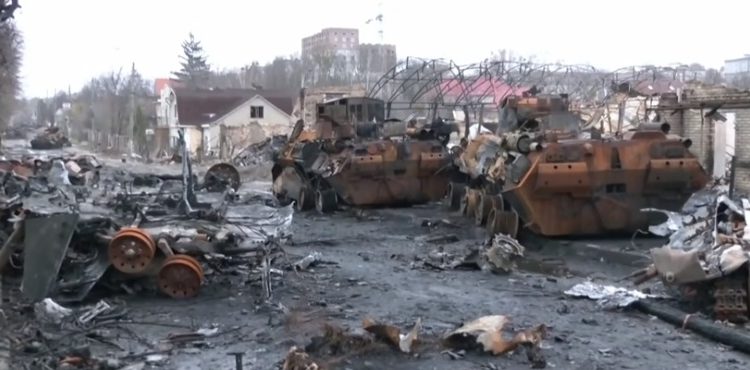 Mientras rusos van por Mariúpol, los ucranianos ganan terreno en otras áreas