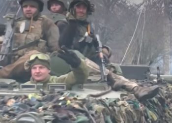 Mientras rusos van por Mariúpol, los ucranianos ganan terreno en otras áreas