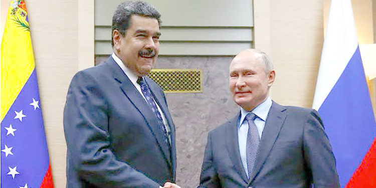 Nicolás Maduro y Vladimir Putin enfocan sus miradas hacia el espacio exterior, mientras Ucrania sigue siendo bombardeada.