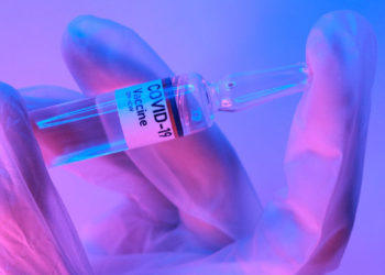 Se ha registrado que la pérdida auditiva es momentánea.