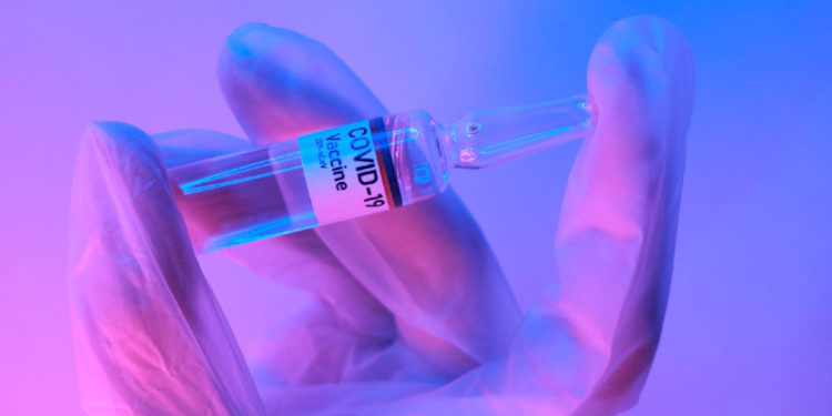 Se ha registrado que la pérdida auditiva es momentánea.