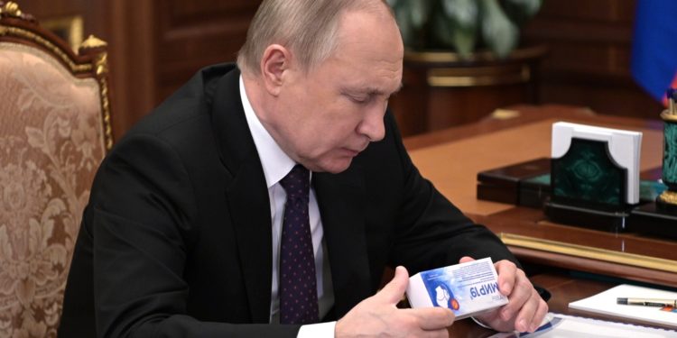 Ante rumores: Lavorv desmiente que Putin tenga cáncer