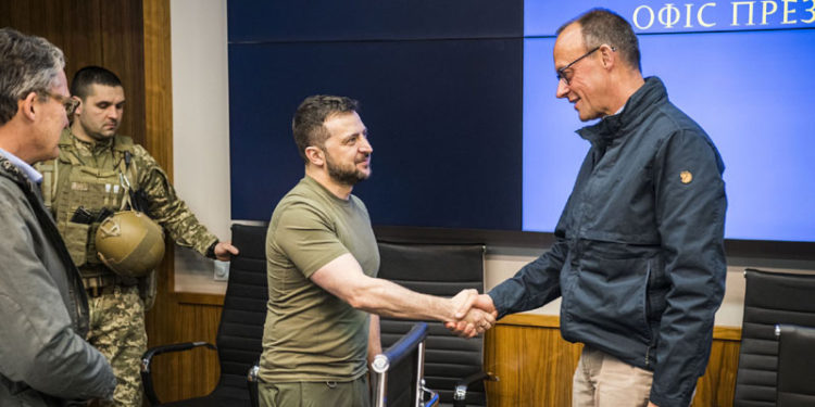 Volodímir Zelenski y Friedrich Merz tuvieron un encuentro etiquetado como extraordinario.