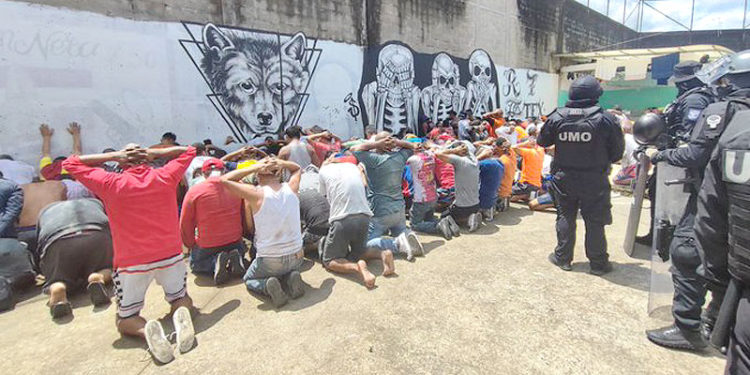 Las cárceles en Ecuador son escenario permanente de violencia y muerte de presos.