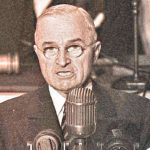 El presidente Harry Truman, habla en el Capitolio, en 1947, dando origen a la Doctrina Truman: frenar el expansionismo soviético y el comunismo.