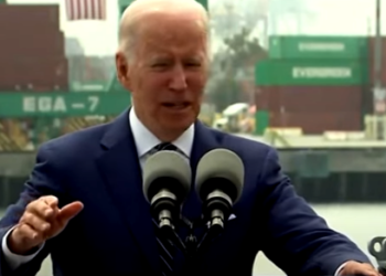 Biden: Exoneración de impuestos a la gasolina podría aprobarse esta semana