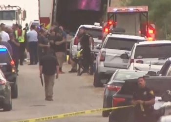 Detenidos y acusados dos hombres por muerte de 51 migrantes en Texas