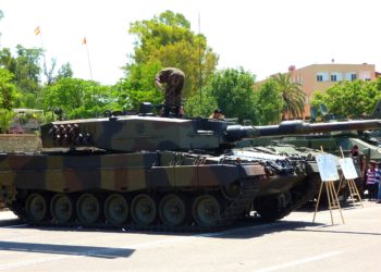 España enviaría carros de combate y misiles antiaéreos a Ucrania