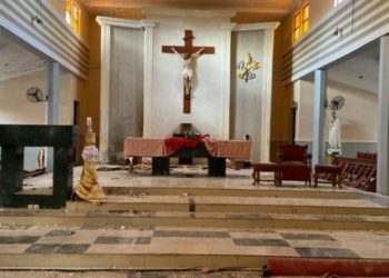 Ataque a iglesia católica en Nigeria: Reportan al menos 50 muertos