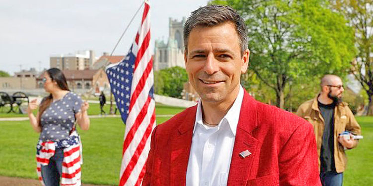 Ryan Kelley está acusado de actos de violencia contra personas o propiedades en un lugar restringido.