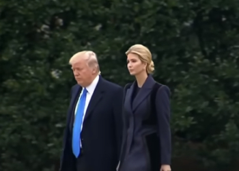 Asesores de Trump le pidieron que no se declarara ganador