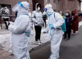 Nueva ola de coronavirus retrasa la reapertura de escuelas en Pekín