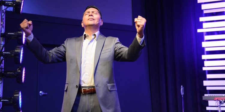 Corte Suprema de EEUU apoya el derecho de que funcionarios recen en público