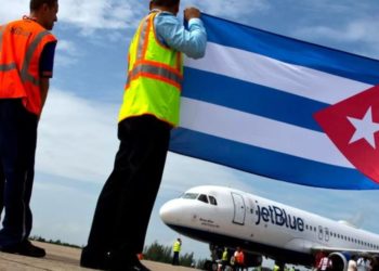 Cómo reaccionaron los cubanos en EEUU al reinicio de los vuelos sin restricciones a la isla