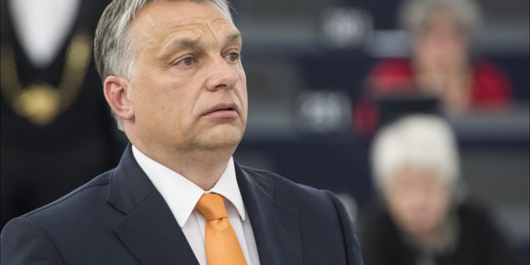 Llueven críticas al primer ministro de Hungría por discurso "nazi" de pureza racial