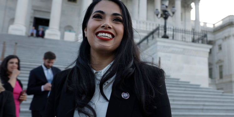 Por Texas: Una mexicana anti Biden debuta en el Congreso
