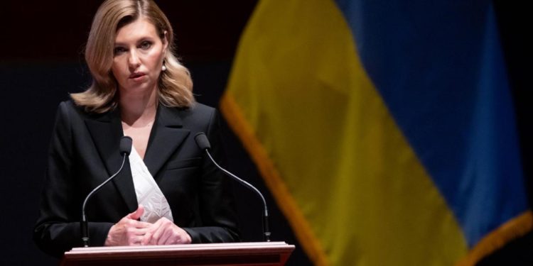 Olena Zalenska pidió ayuda para que rusos no maten más niños