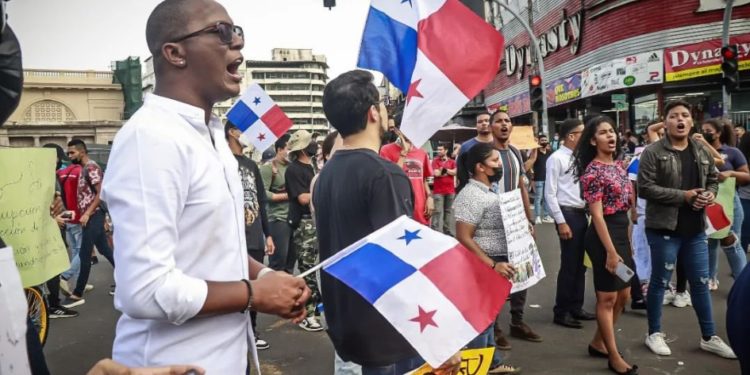 Panamá se agrava la crisis tras 3 semanas de paros y manifestaciones